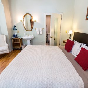 The Local Artist Suite 1 at the Queen Anne Bed & Breakfast