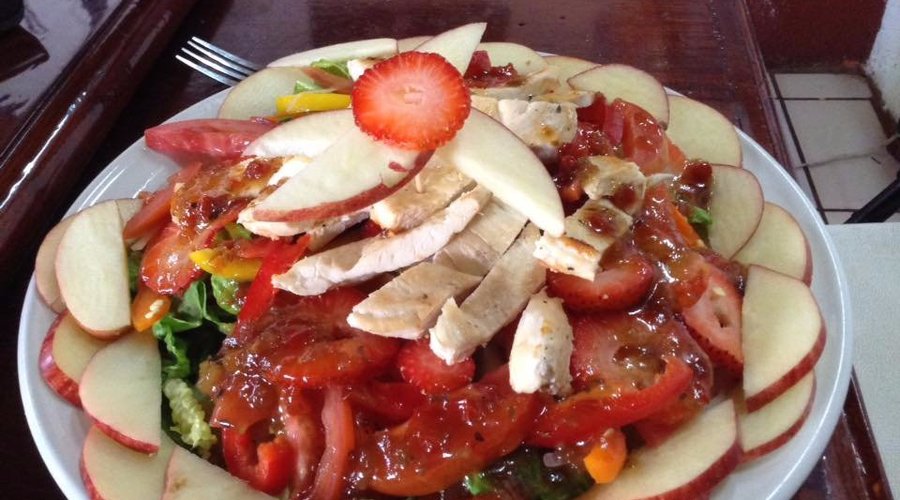 Nuestra ensalada especial con pollo