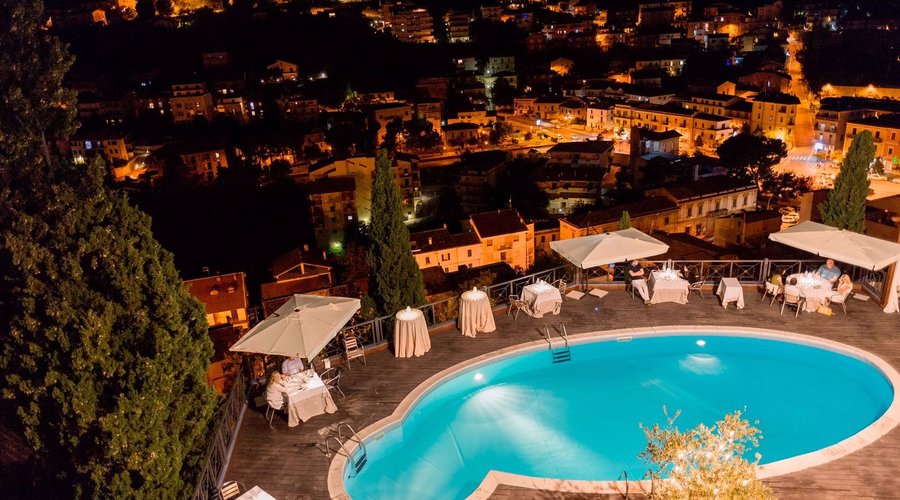 la cena a bordo piscina.....