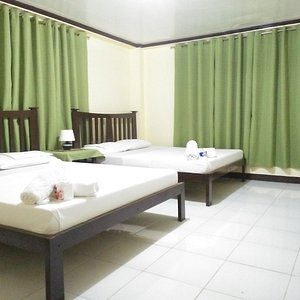 Newly renovated Siayan Room, new air conditioning unit,with private bathroom, cable TV 
