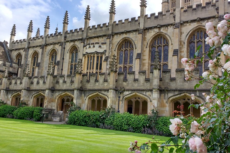 can you visit magdalen college oxford