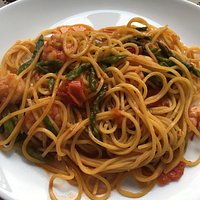 Asparagus and shrimps pasta