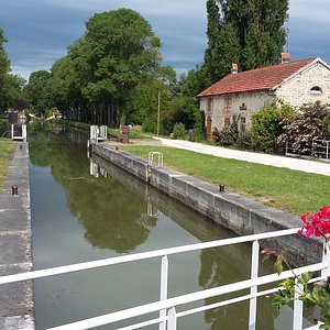 Canal de Bourgogne - Ecluse de Vendenesse-en-Auxois