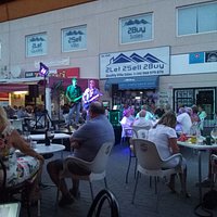 Live Music vor der Bar