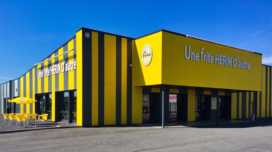 96 Places et un parking réservé à nos gentils clients :)