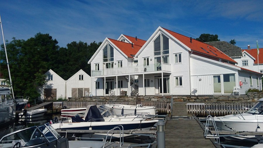 Excellent location near the fjord