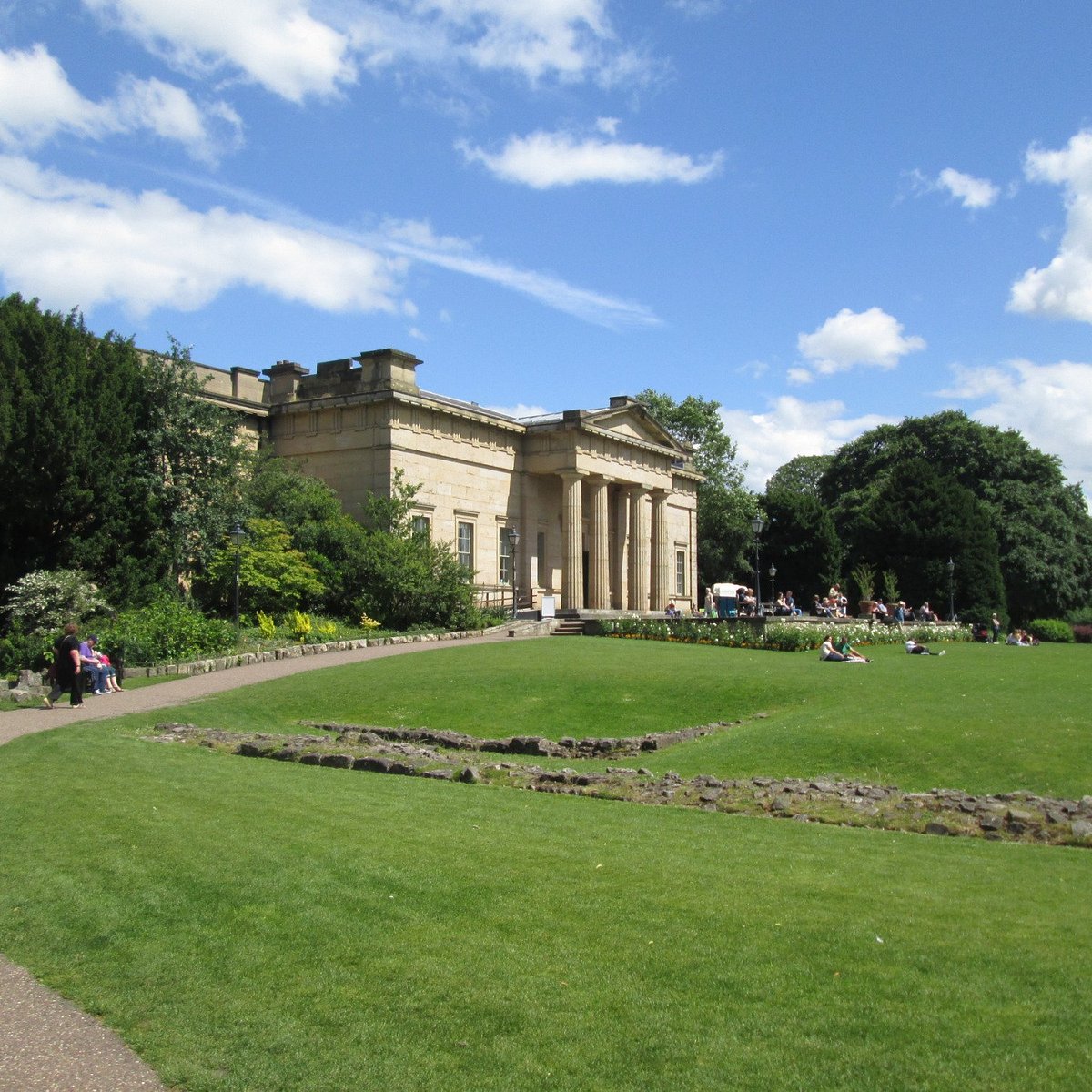 York museum. Сад йоркширского музея.