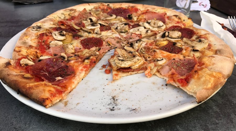 Lecker Pizza