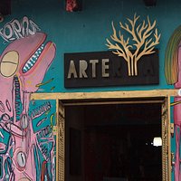 Te esperamos de 10:30 a 20:00 hrs. todos los días de la semana. Mural de el joven artista Tera