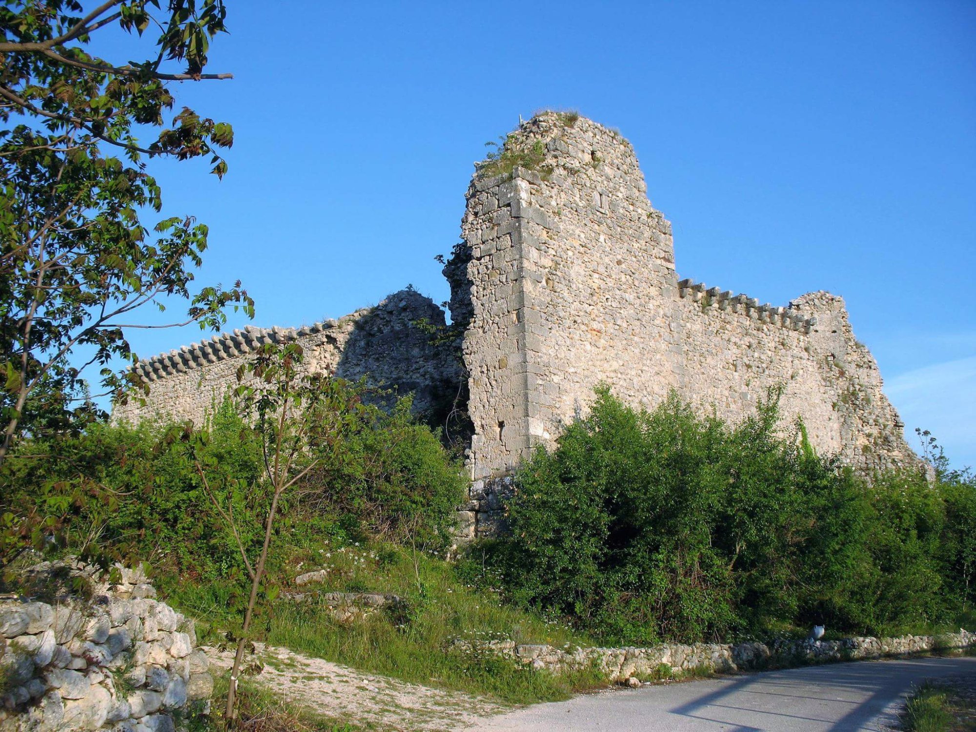 Castello Di Alba Fucens, Massa D'Albe: лучшие советы перед посещением ...