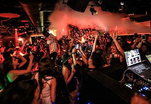 Best Clubs For Pop Music In Chicago - CBS Chicago