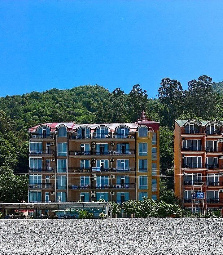 Georgia отзывы. Lazuri Hotel Квариати. Гонио Квариати. Квариати Грузия. Квариати Батуми.