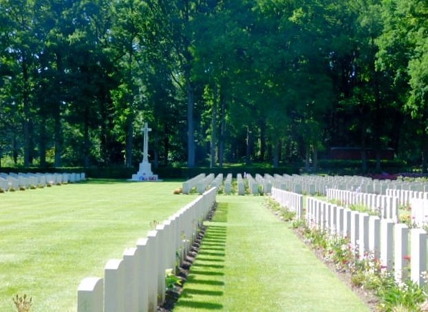 Airborne Cemetery image