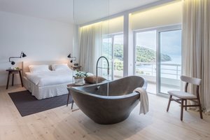 Room & Suite