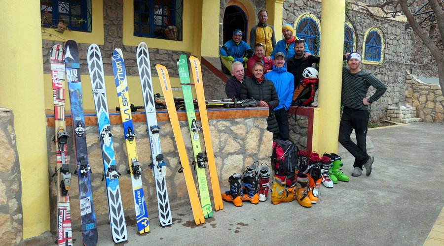 Activité sportive: ski de randonnée et descente depuis le sommet du Toubkal ( 4169 mt d'altitude