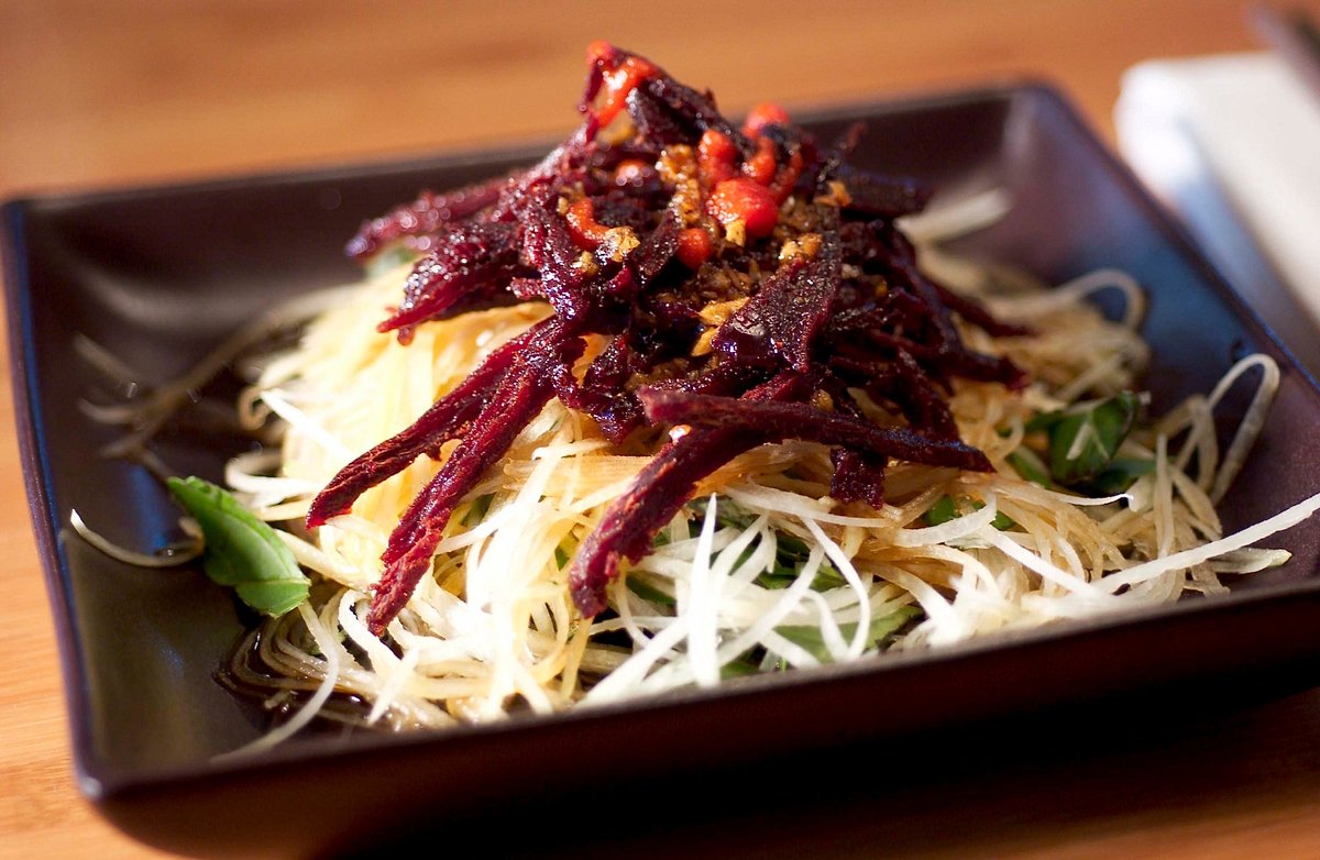 https://dynamic-media-cdn.tripadvisor.com/media/photo-o/0f/a4/b2/af/green-papaya-salad.jpg?w=1200&h=-1&s=1