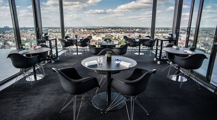 Salle du restaurant avec vue panoramique