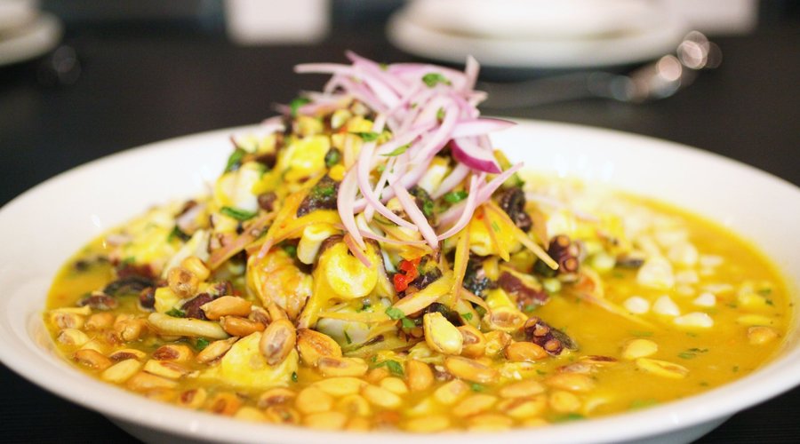 Cebiche mixto con leche de tigre de ají amarillo