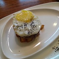Свинина с картошкой и яйцом