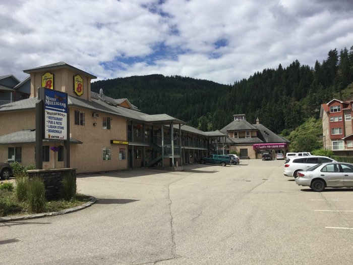 SUPER 8 BY WYNDHAM SICAMOUS - Updated 2024 Prices & Motel Reviews (Canada)