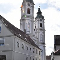 Die Türme von St. Peter, vom Rande der Altstadt gesehen