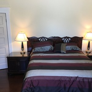 master suite has private 5 piece bathroom rents for $ 125.00 for two people
