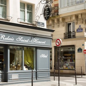 Le Relais Saint-Honore in Paris, image may contain: Bed, Furniture, Hotel, Interior Design