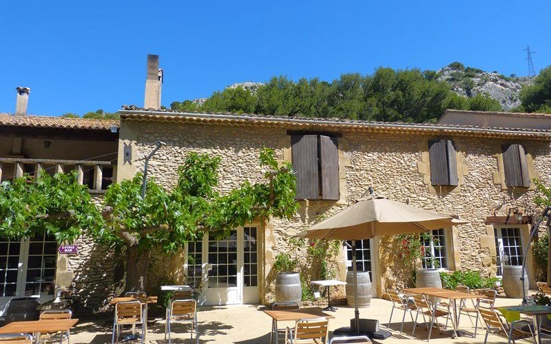 Restaurant avec terrasse et piscine à Salon de Provence
