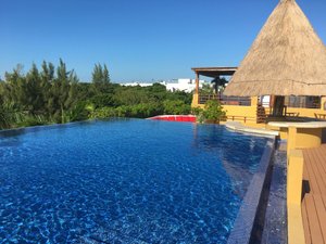 Piscina y playa