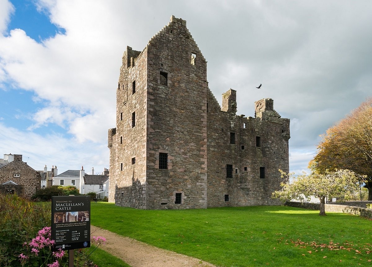 Kirkcudbright Scotland. Yaka Castle. Lo'St Castle. F&F Тауэр.