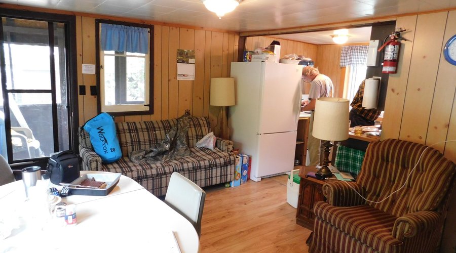 Looc Lodge - Cottage living/kitchen area