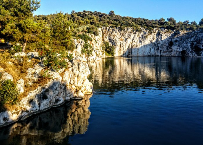 Dragon's  Eye Lake