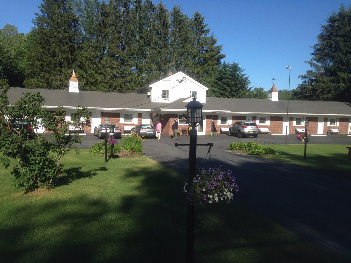 BIRCHES MOTEL (Wilton, NY) - foto's, reviews en prijsvergelijking ...