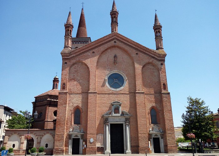 La collegiata di Castel San Giovanni una chiesa  con un grande patrimonio e artistico