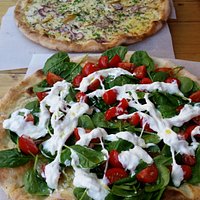 Stacciatella-Pizza Tricolore & Südtiroler Spezial
