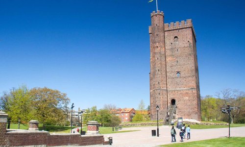 Kärnan en solig vårdag 2017. Foto: David Lundin, Helsingborgs stad.