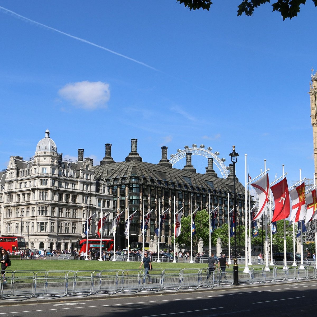 England square. Парламентская площадь в Лондоне. Parliament Square of Westminster. Parliament Square of Westminster and Whitehall. Parliament Square Garden.