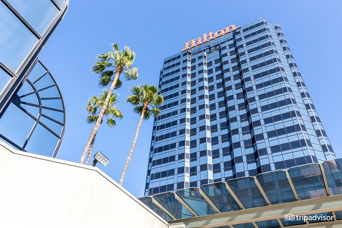 Entrance at the Hilton Los Angeles/Universal City