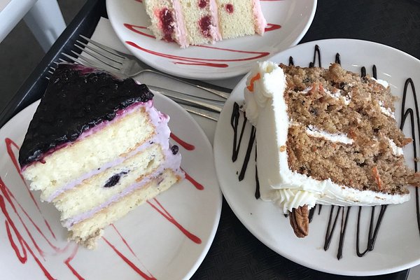 Houston's Reviewed: Where Desserts Save the Day