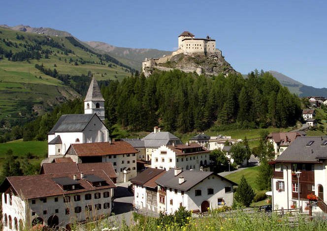 Замок Тарасп Швейцария