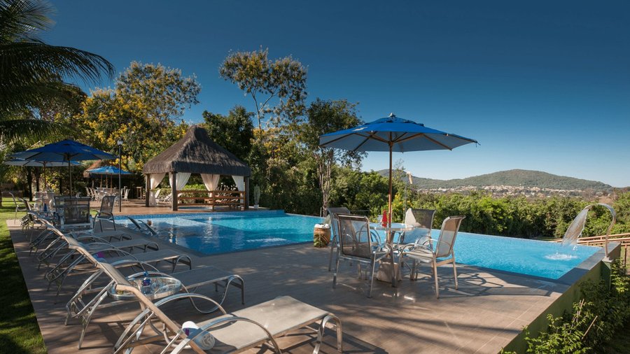 Piscina com borda infinita