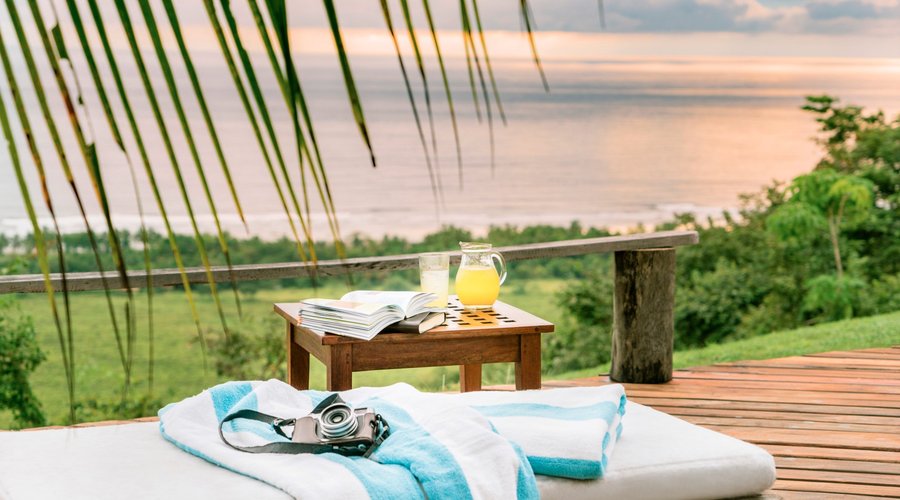 Spend the day poolside lounging over the Pacific. 