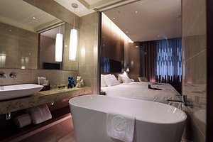 Hotel Intrendy in Taishan, image may contain: Bathing, Tub, Sink, Bathtub