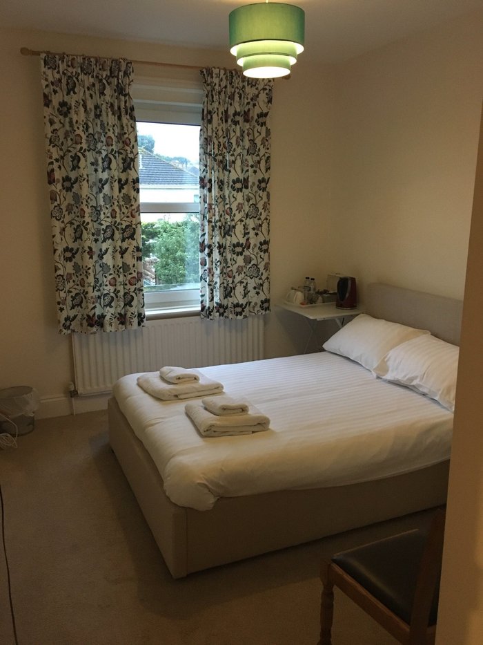 PARKSTONE GUEST HOUSE Prices & Lodge Reviews (Poole, Dorset)