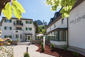 Hotel Villa Ludwig in Hohenschwangau, image may contain: Hotel, Resort, Plant, Villa