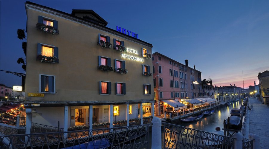 Arlecchino is an old 16Th century Venetian building
