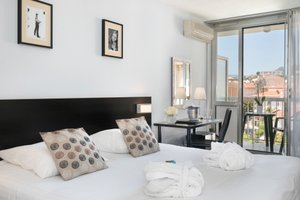 Room & Suite