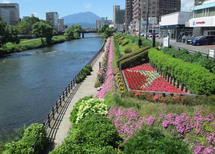 北上川と岩手山
