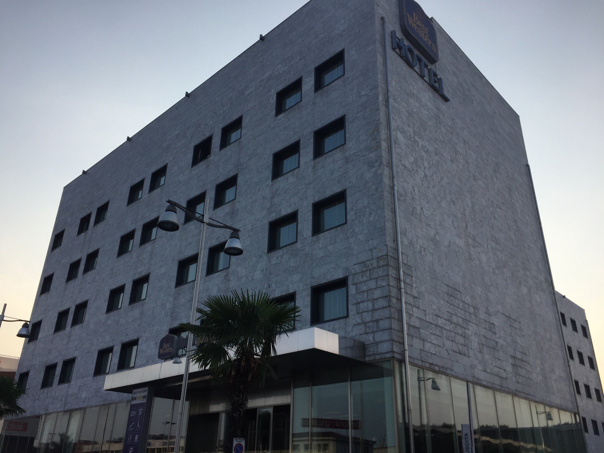 Best Western Hotel Goldenmile Milan (트레자노 술 나비글리오) - 호텔 리뷰 & 가격 비교