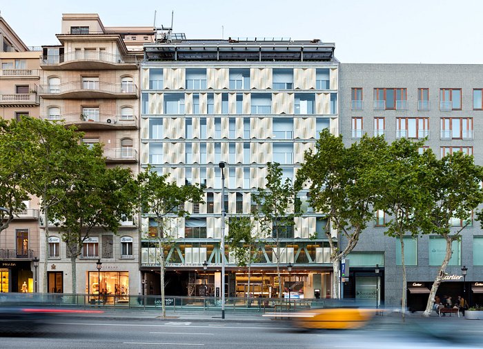 Passeig de Gràcia, Barcelona's most elegant boulevard